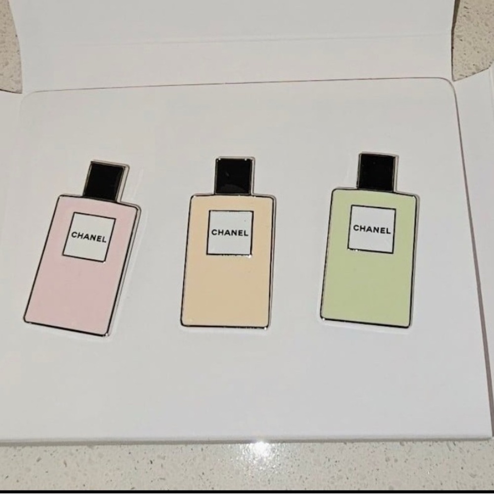 AUTHENTIC LES EAUX DE CHANEL ENAMEL PINS TIE TACKS TRIO SET OF 3 BOTTLES GWP SET